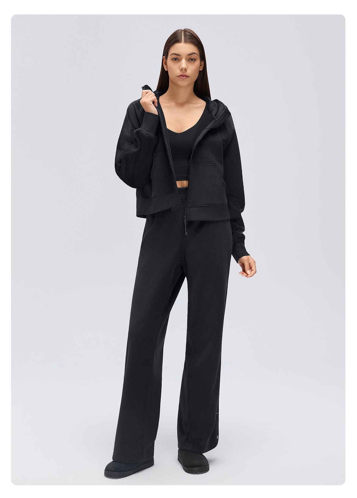 Wholesale Women’s Relaxed-Fit Activewear Set | Cropped Hooded Jacket & Slimming Straight-Leg Joggers | fouregg