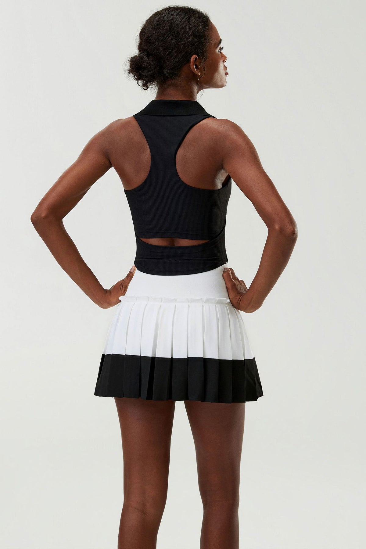 Wholesale Women's 2-Piece Sports Skirt Set | Cutout-Waist Tank Top & Puff-Edge Skirt | Quick-Dry Activewear | fouregg