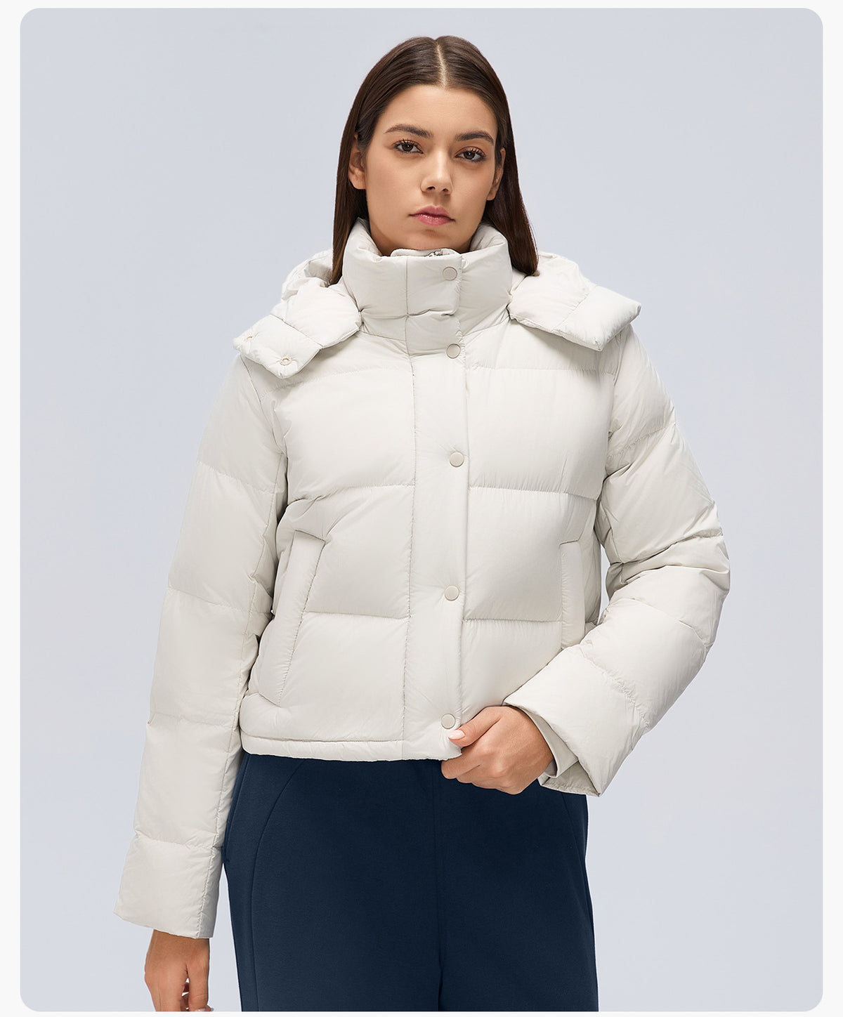 Wholesale Women’s Short Puffer Jacket D26149 | Warm Wind-Resistant Hooded Down Coat for Petite Sizes | fouregg