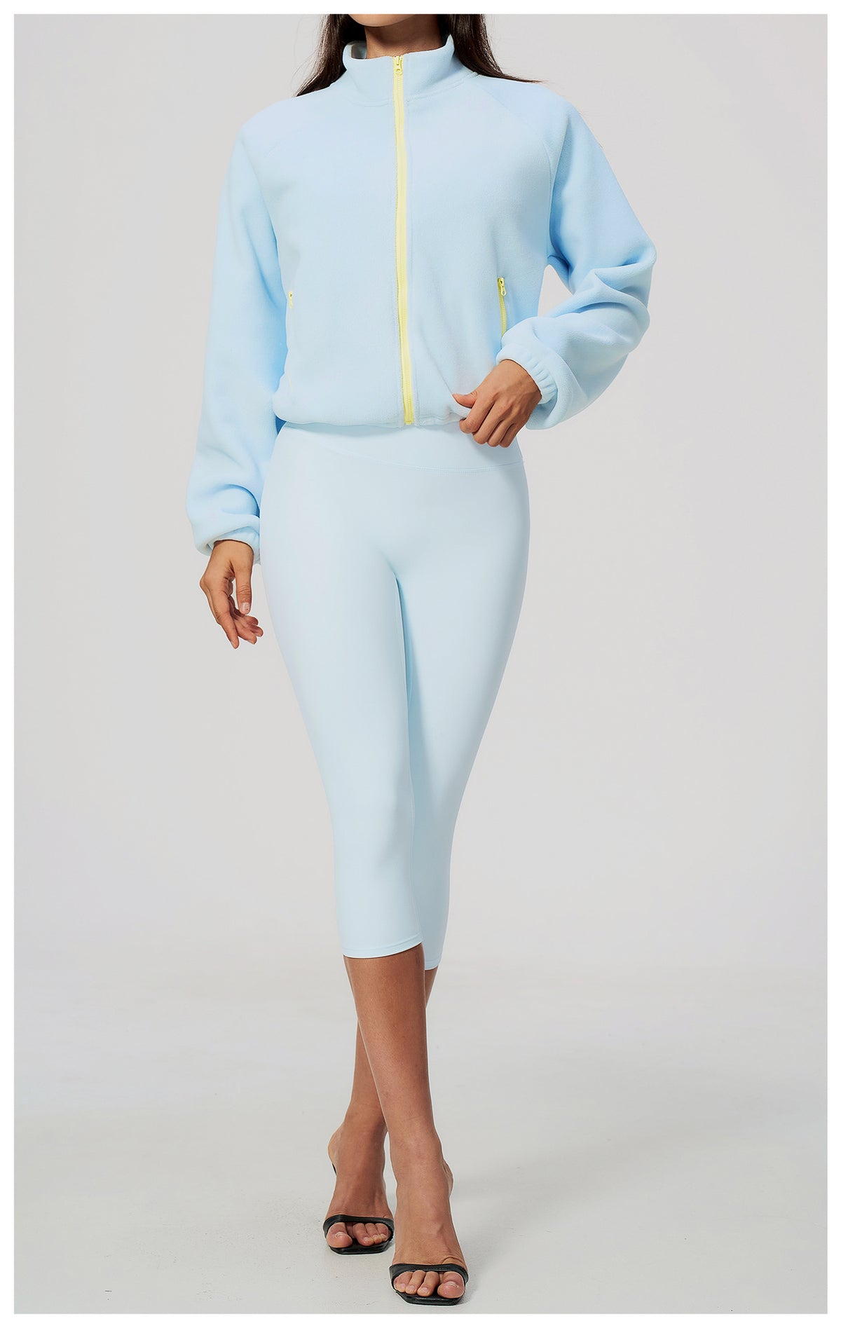 Wholesale Women’s Casual Activewear Jacket 5585 | Relaxed-Fit Warm Cropped Zip-Up | fouregg