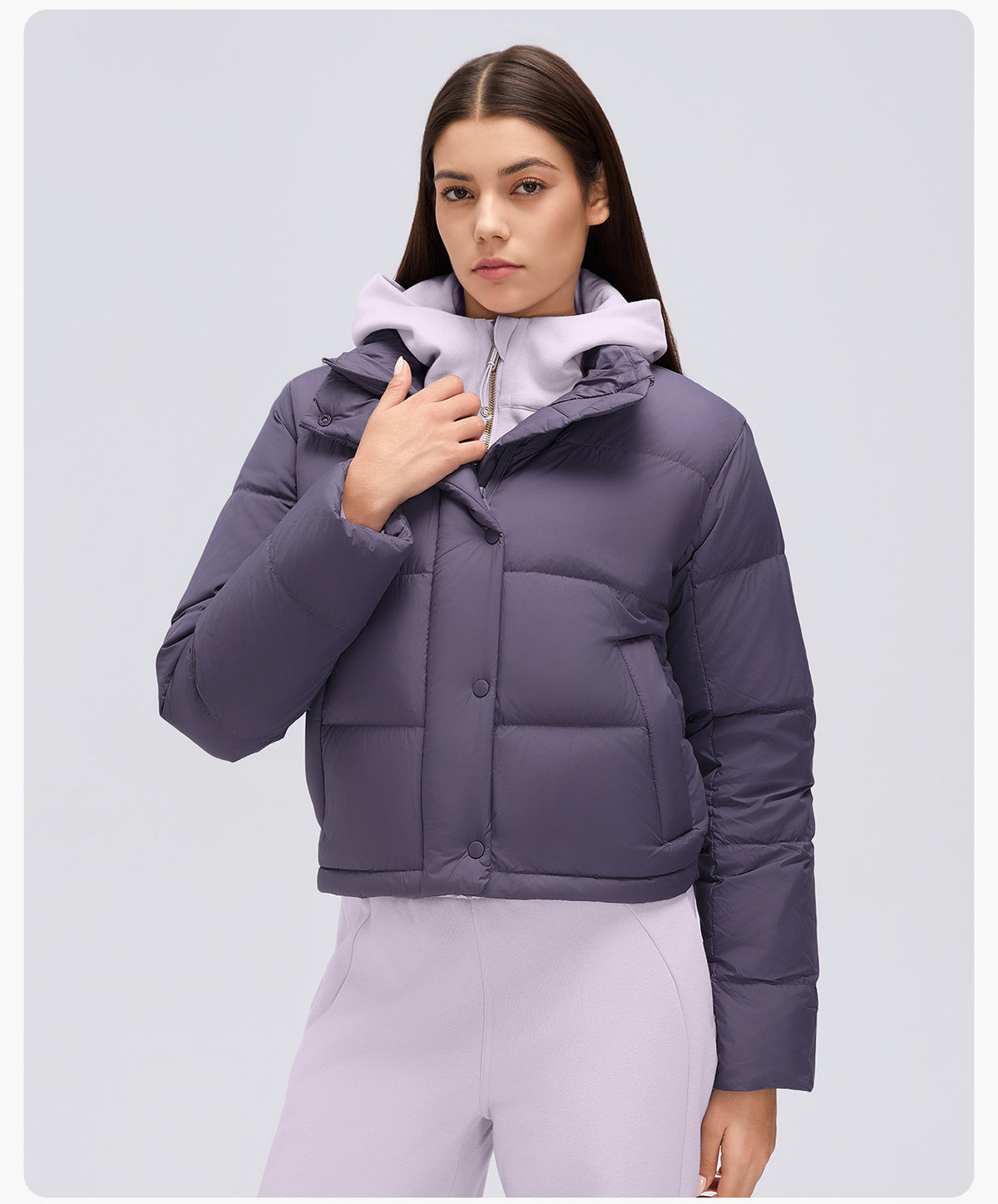 Wholesale Women’s Short Puffer Jacket D26149 | Warm Wind-Resistant Hooded Down Coat for Petite Sizes | fouregg