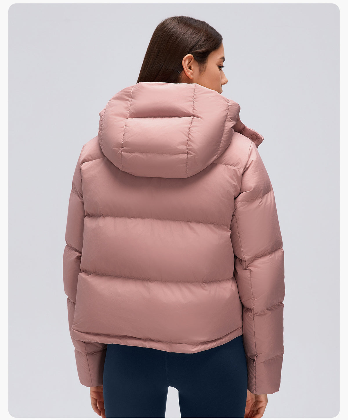 Wholesale Women’s Short Puffer Jacket D26149 | Warm Wind-Resistant Hooded Down Coat for Petite Sizes | fouregg
