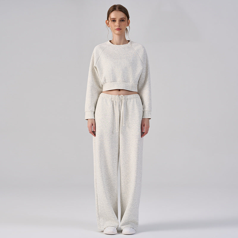 Wholesale Women’s Winter Casual Activewear Set | Relaxed Cropped Sweatshirt & Loose-Fit Joggers | fouregg - Light Heather Gray