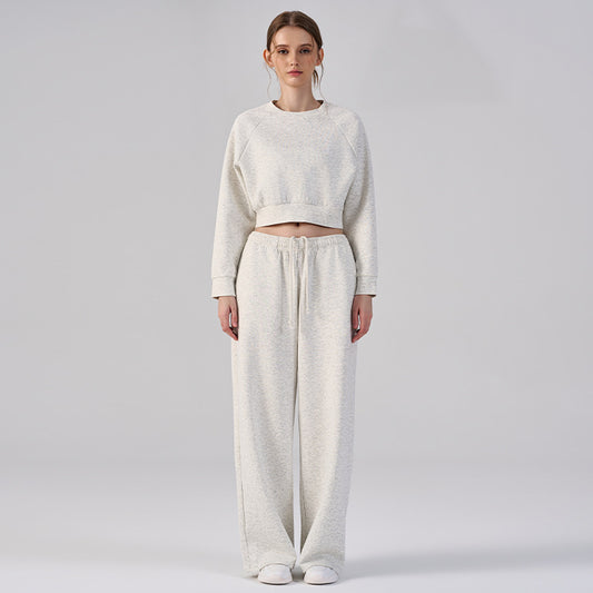 Wholesale Women’s Winter Casual Activewear Set | Relaxed Cropped Sweatshirt & Loose-Fit Joggers | fouregg - Light Heather Gray
