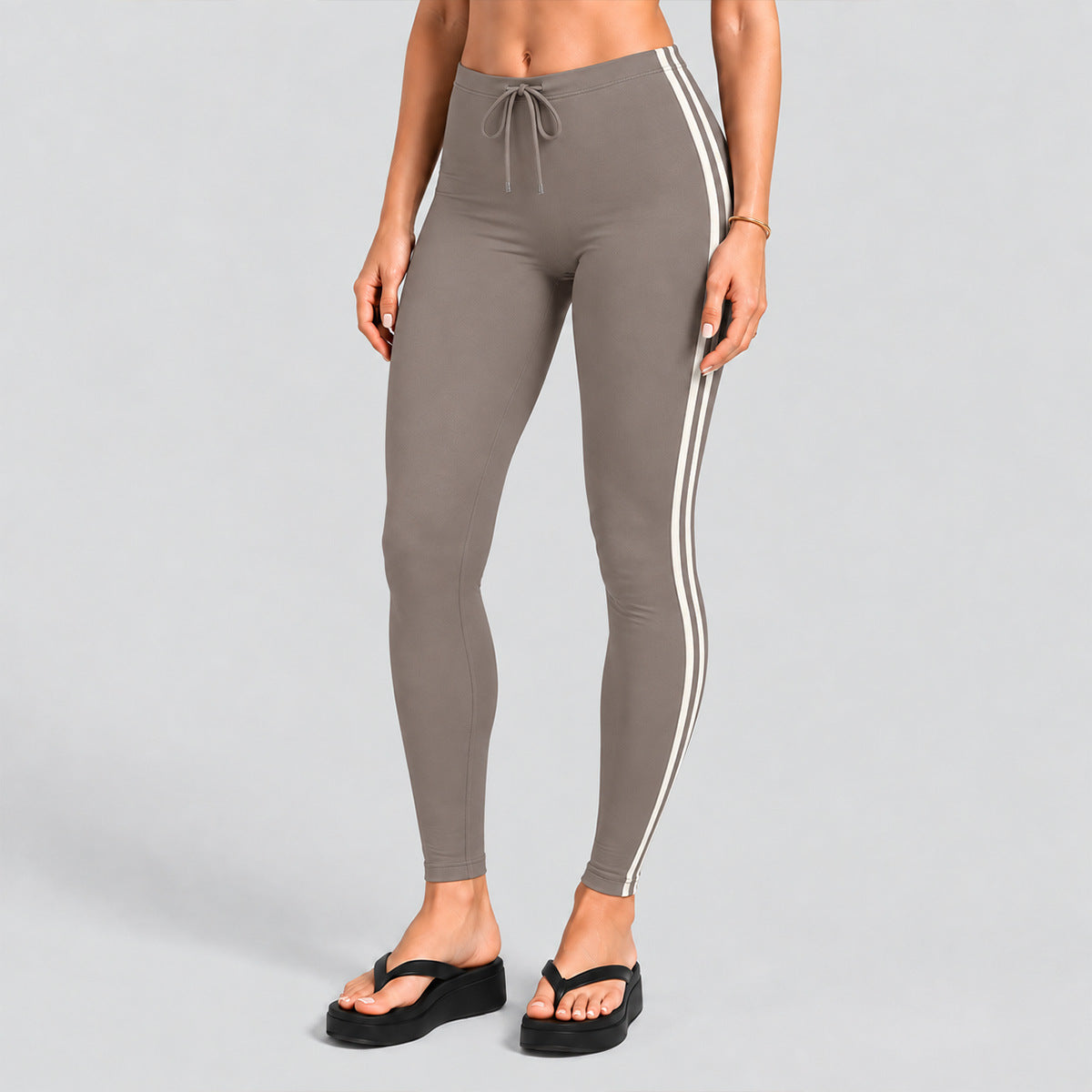 Wholesale Women’s Activewear Set | Double-Layer Contrast Sports Bra & Quick-Dry Workout Leggings | fouregg