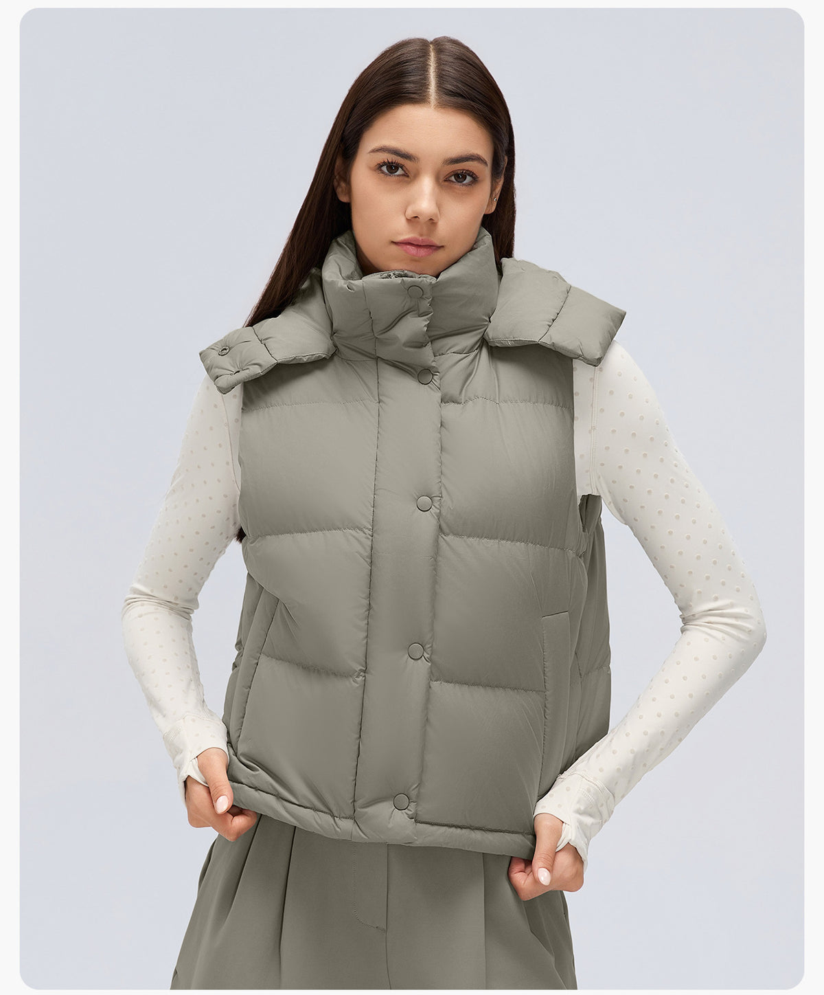 Wholesale Women’s Lightweight Down Puffer Vest D26155 | Warm Wind-Resistant Hooded Outerwear | fouregg