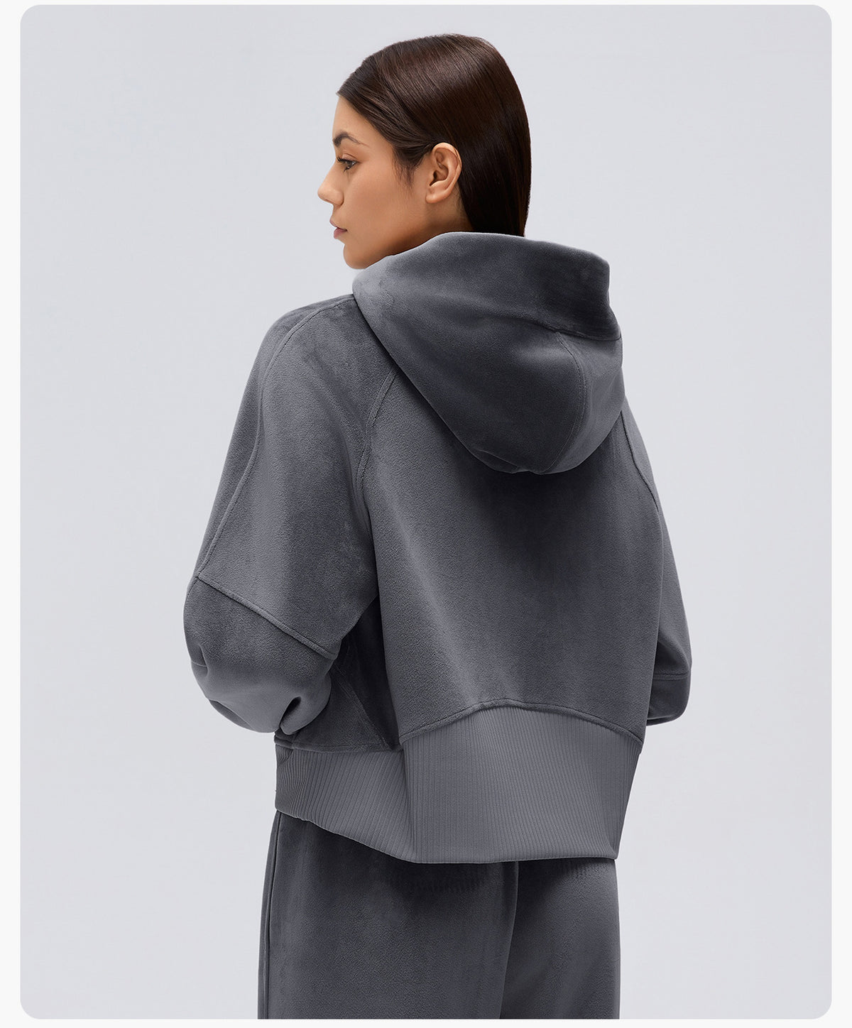 Wholesale Women’s Winter Hoodie Jacket D26119 | Loose-Fit Cropped Casual Sportswear Top | fouregg
