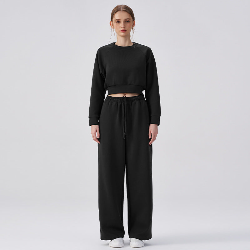 Wholesale Women’s Winter Casual Activewear Set | Relaxed Cropped Sweatshirt & Loose-Fit Joggers | fouregg - Black