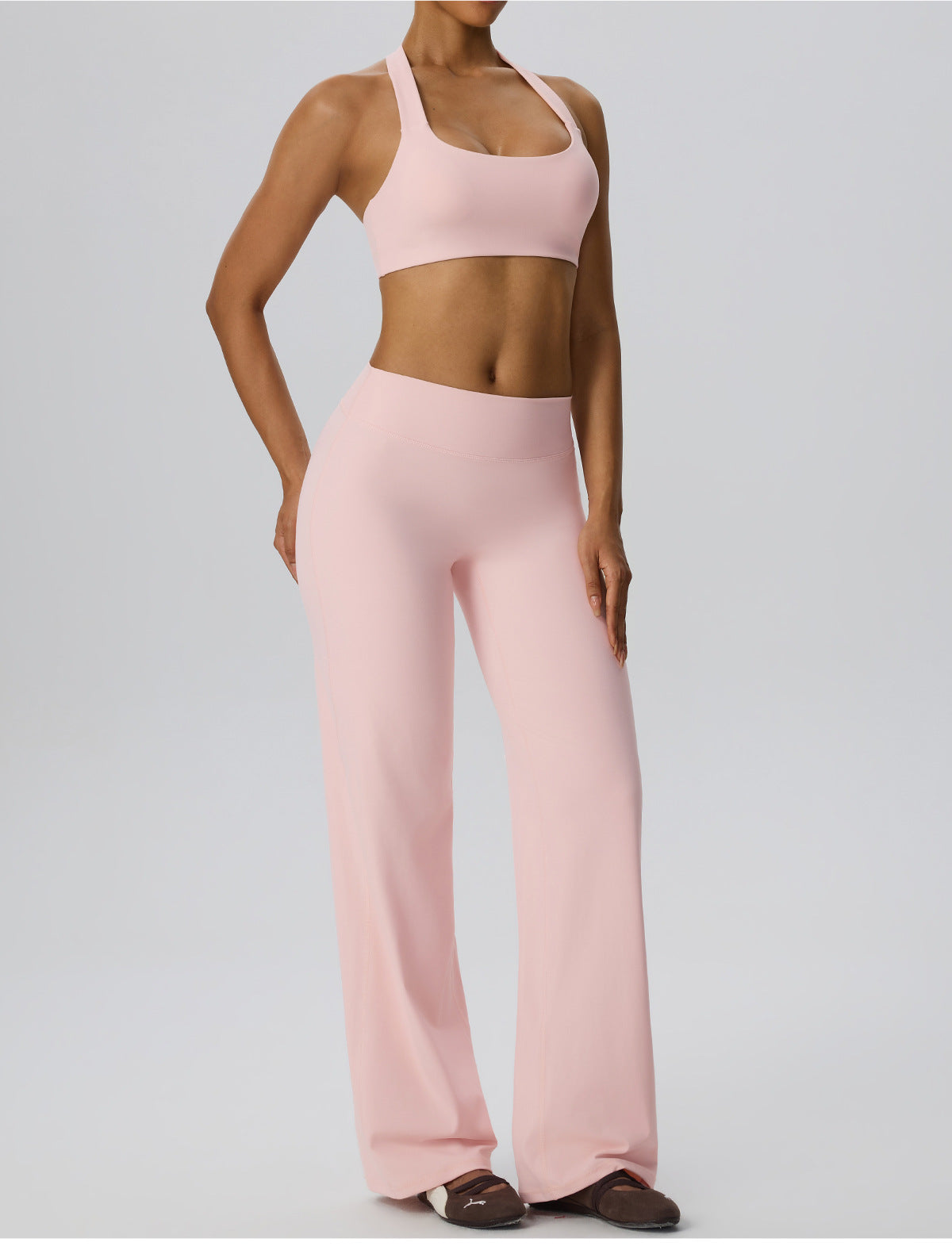 Wholesale Women’s 2-Piece Yoga Set | Bulk Halter Sports Bra & Loose Workout Pants | fouregg