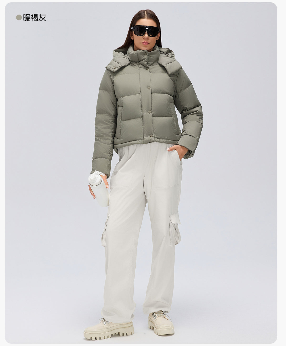 Wholesale Women’s Short Puffer Jacket D26149 | Warm Wind-Resistant Hooded Down Coat for Petite Sizes | fouregg
