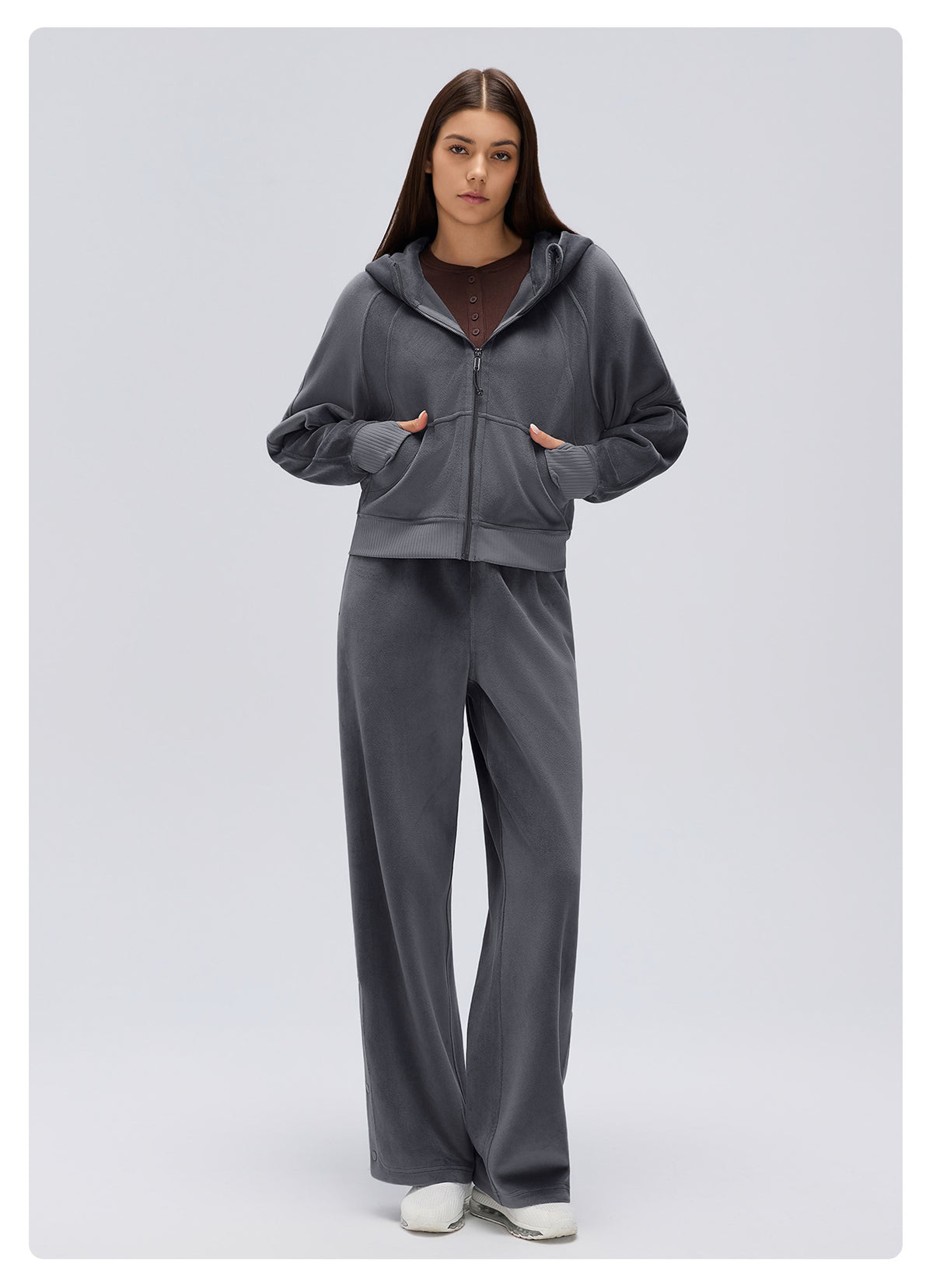 Wholesale Women’s Relaxed-Fit Activewear Set | Cropped Hooded Jacket & Slimming Straight-Leg Joggers | fouregg