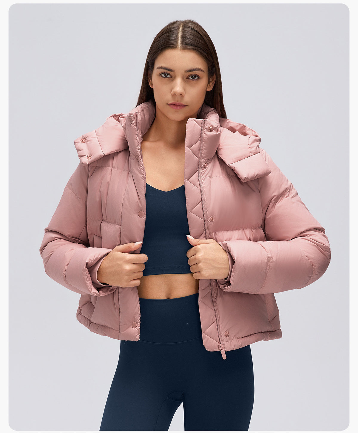 Wholesale Women’s Short Puffer Jacket D26149 | Warm Wind-Resistant Hooded Down Coat for Petite Sizes | fouregg