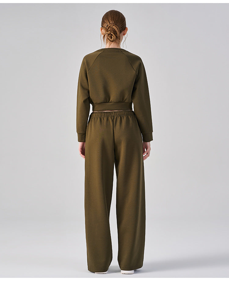 Wholesale Women’s Winter Casual Activewear Set | Relaxed Cropped Sweatshirt & Loose-Fit Joggers | fouregg