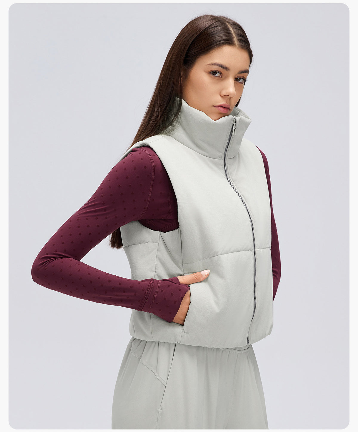 Wholesale Women’s Winter Padded Vest D26113 | Relaxed-Fit Minimalist Sleeveless Jacket | fouregg