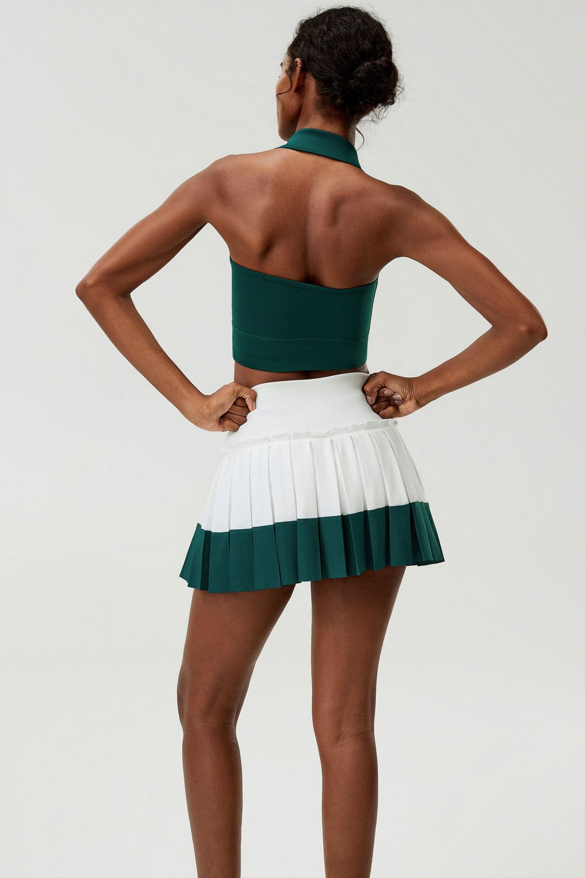 Wholesale Women's 2-Piece Tennis Skirt Set | Halter Sports Tank & Puff-Edge Skirt | Quick-Dry Activewear | fouregg