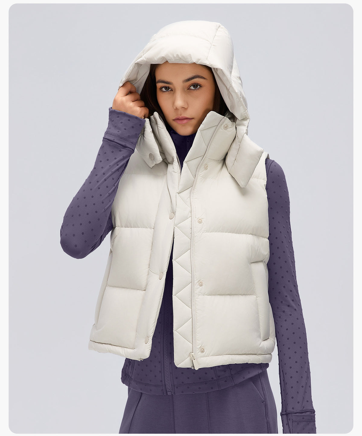 Wholesale Women’s Lightweight Down Puffer Vest D26155 | Warm Wind-Resistant Hooded Outerwear | fouregg