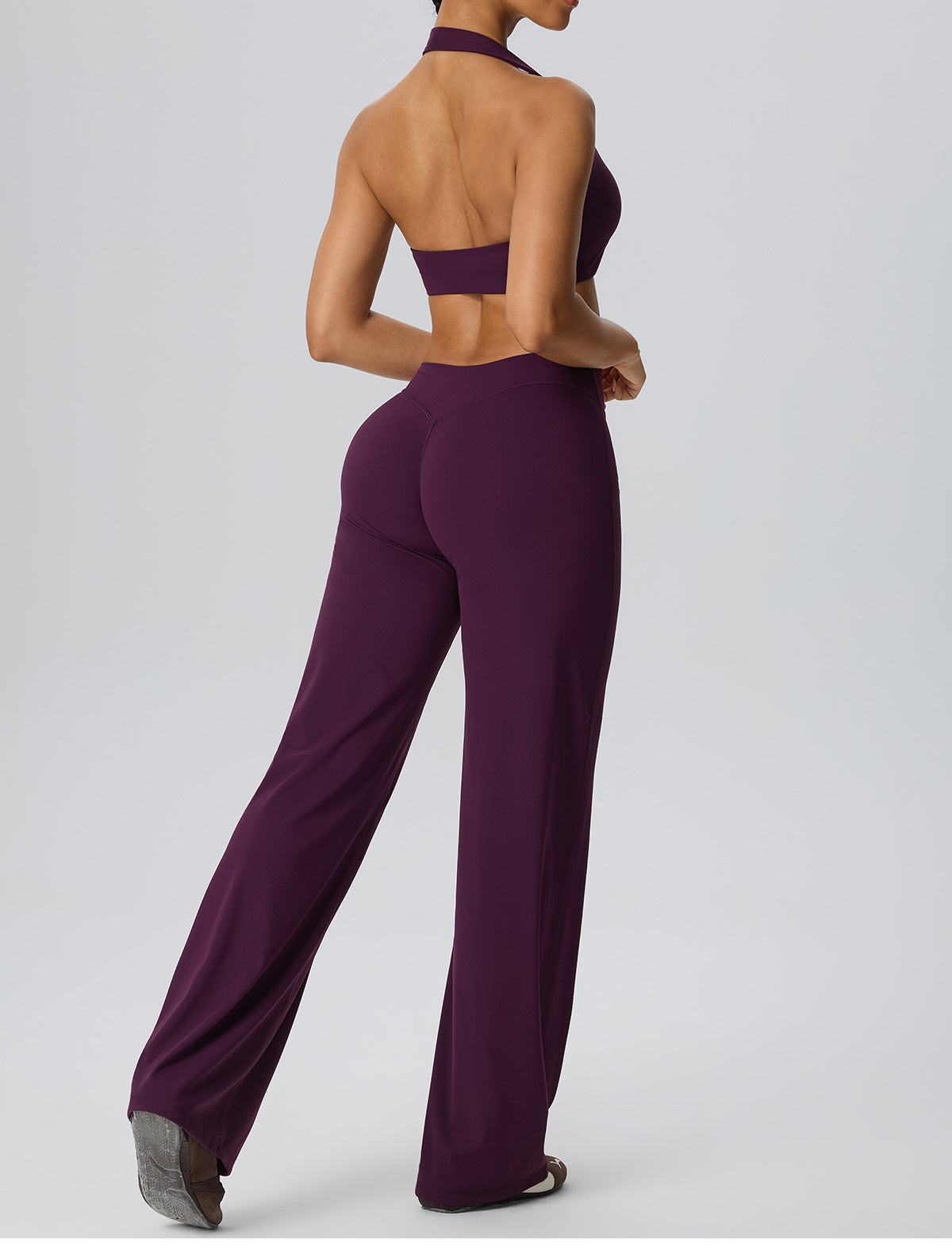 Wholesale Women’s 2-Piece Yoga Set | Bulk Halter Sports Bra & Loose Workout Pants | fouregg
