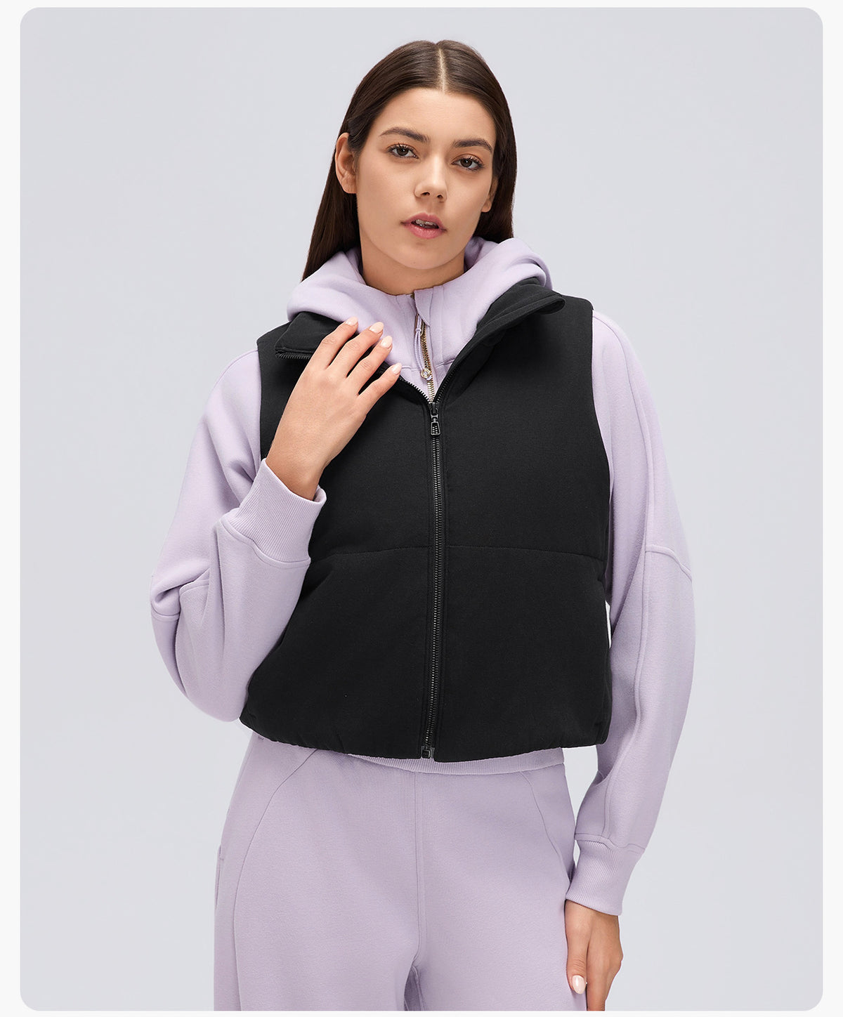 Wholesale Women’s Winter Padded Vest D26113 | Relaxed-Fit Minimalist Sleeveless Jacket | fouregg