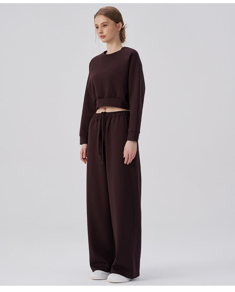Wholesale Women’s Winter Casual Activewear Set | Relaxed Cropped Sweatshirt & Loose-Fit Joggers | fouregg