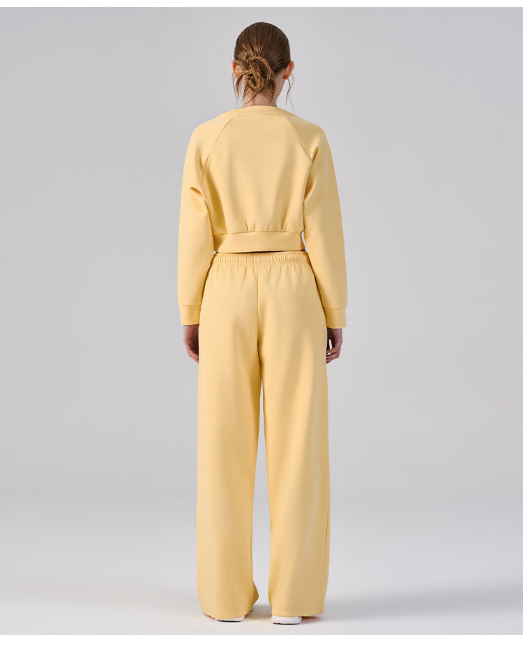 Wholesale Women’s Winter Casual Activewear Set | Relaxed Cropped Sweatshirt & Loose-Fit Joggers | fouregg