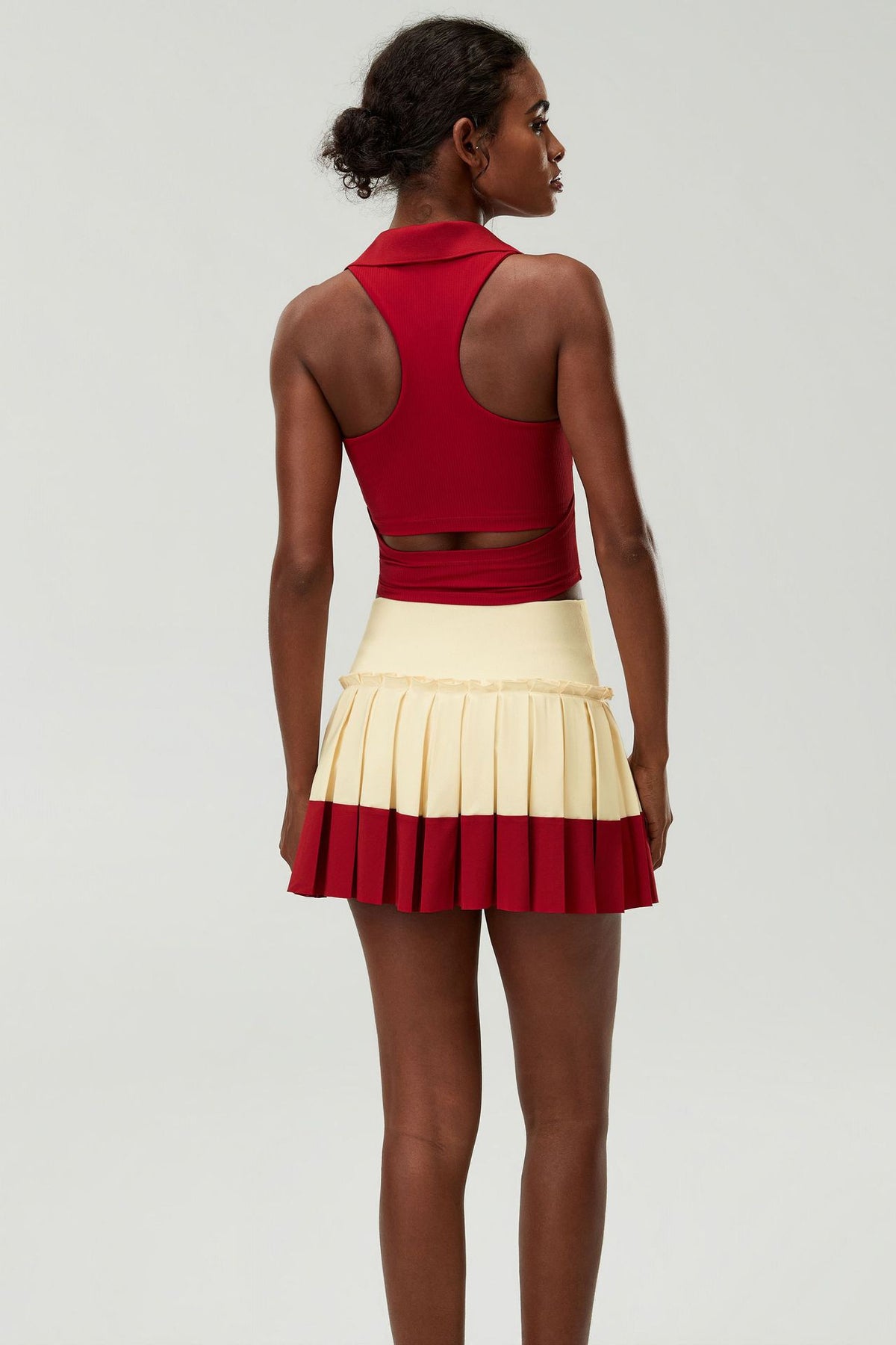 Wholesale Women's 2-Piece Sports Skirt Set | Cutout-Waist Tank Top & Puff-Edge Skirt | Quick-Dry Activewear | fouregg