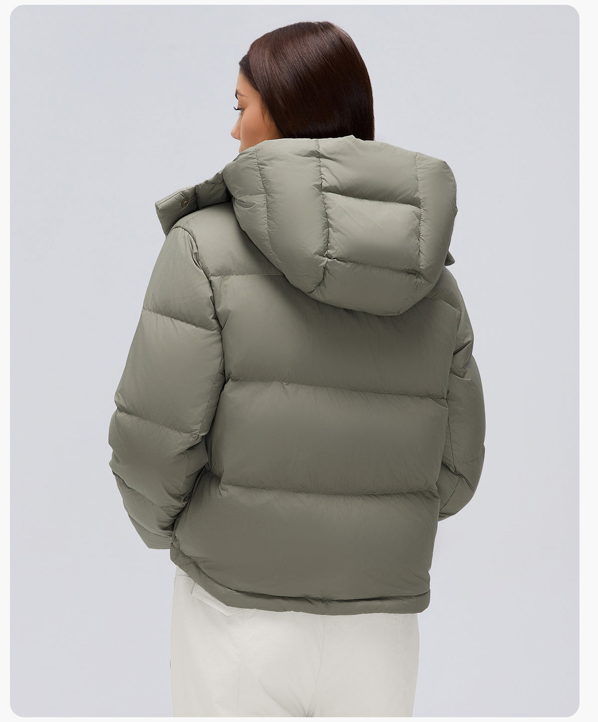 Wholesale Women’s Short Puffer Jacket D26149 | Warm Wind-Resistant Hooded Down Coat for Petite Sizes | fouregg