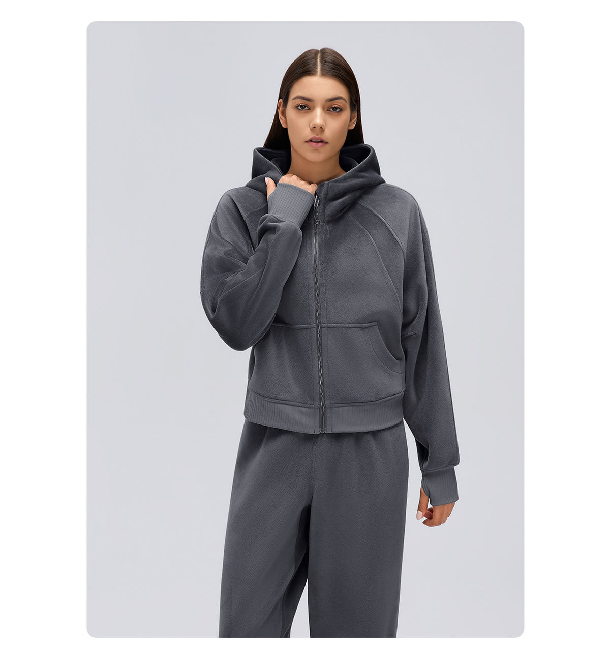 Wholesale Women’s Relaxed-Fit Activewear Set | Cropped Hooded Jacket & Slimming Straight-Leg Joggers | fouregg