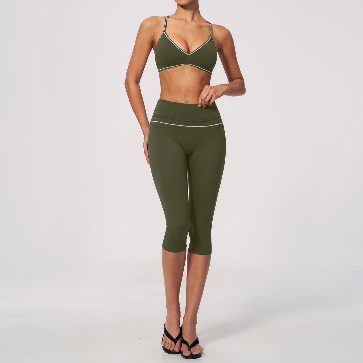 Wholesale Contrast Open-Back Workout Set | High-Waist Capri Gym Wear 9615 | fouregg