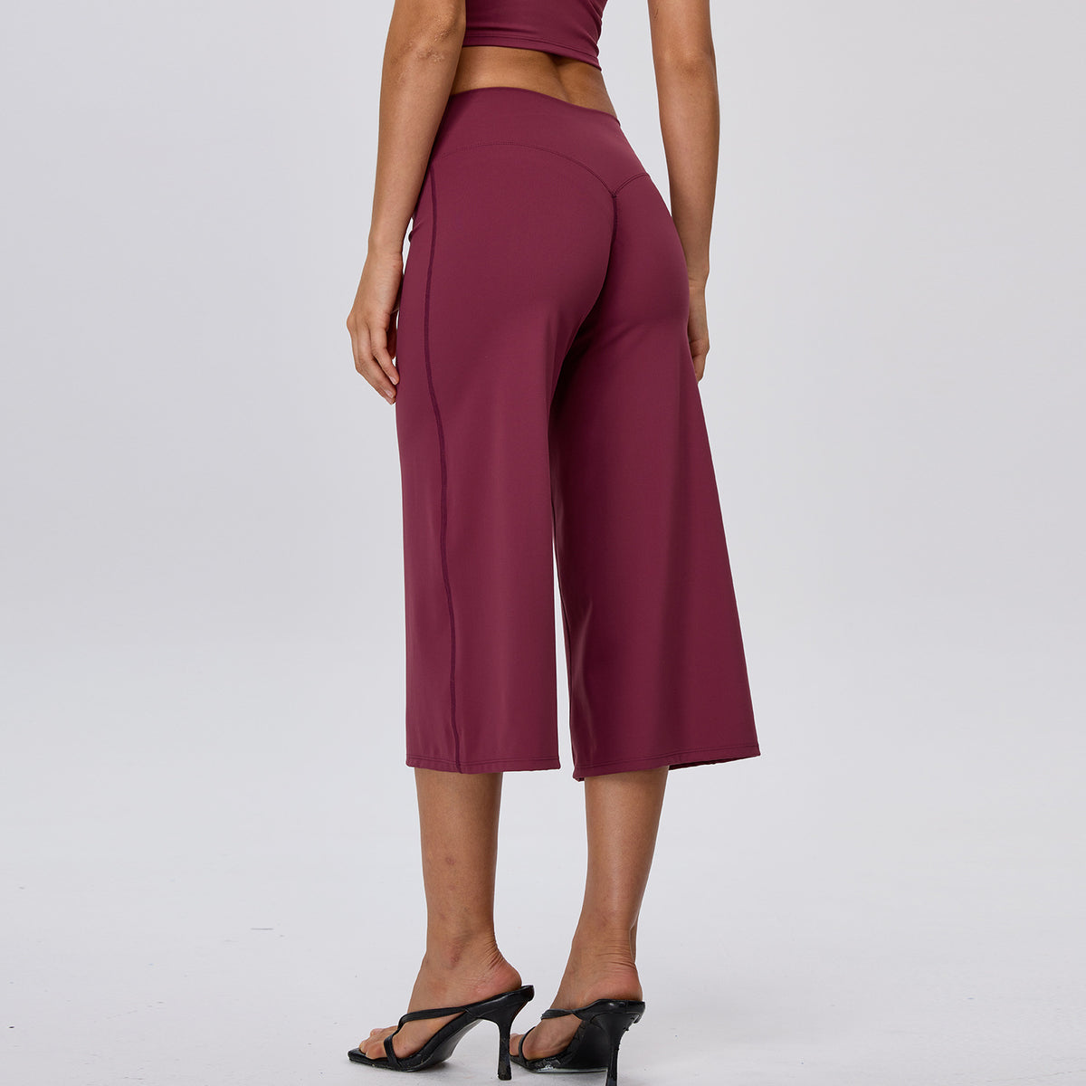 Wholesale Tummy-Control Wide-Leg Capri Yoga Pants | Bulk Loose Activewear Shorts | fouregg