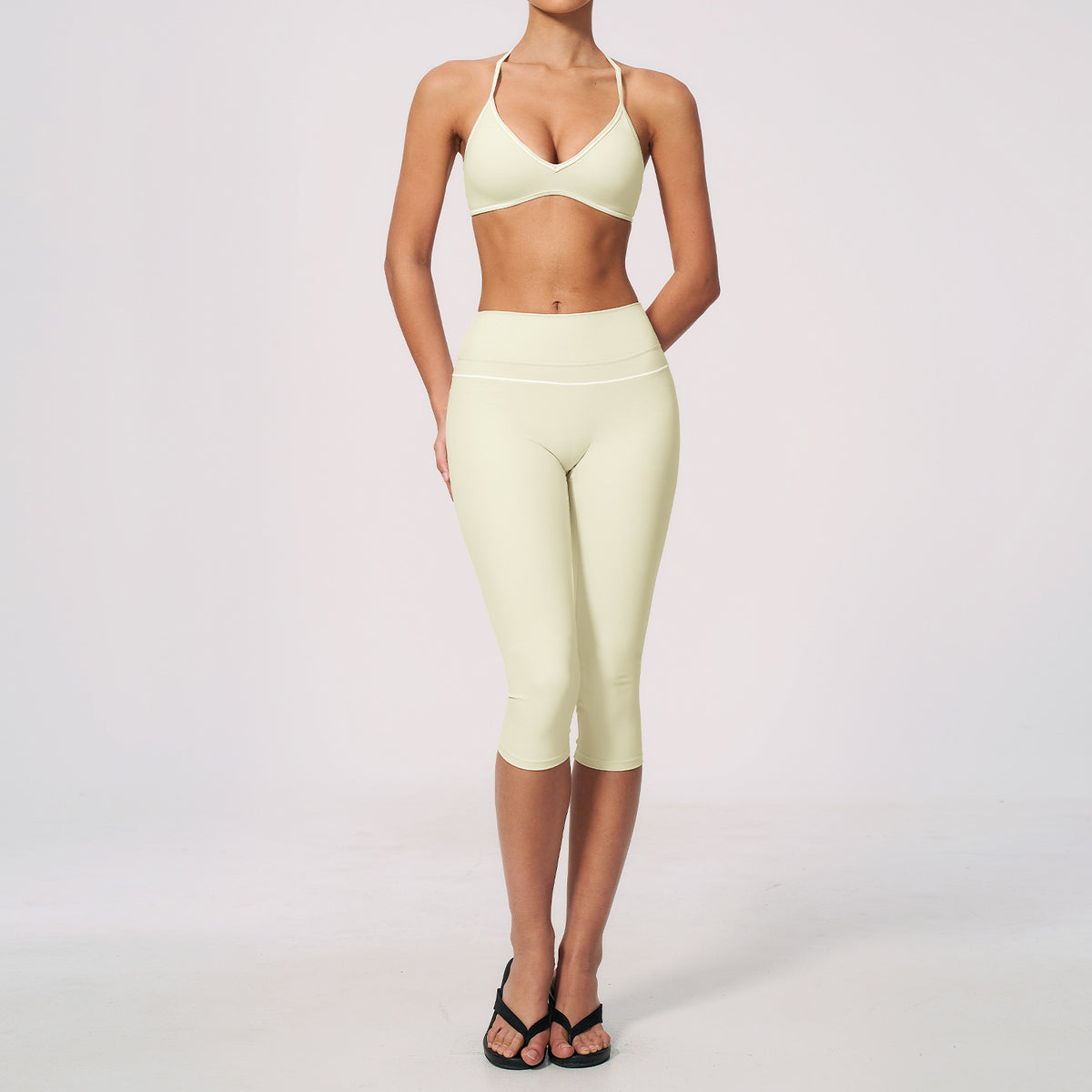 Wholesale Contrast Open-Back Workout Set | High-Waist Capri Gym Wear 9615 | fouregg