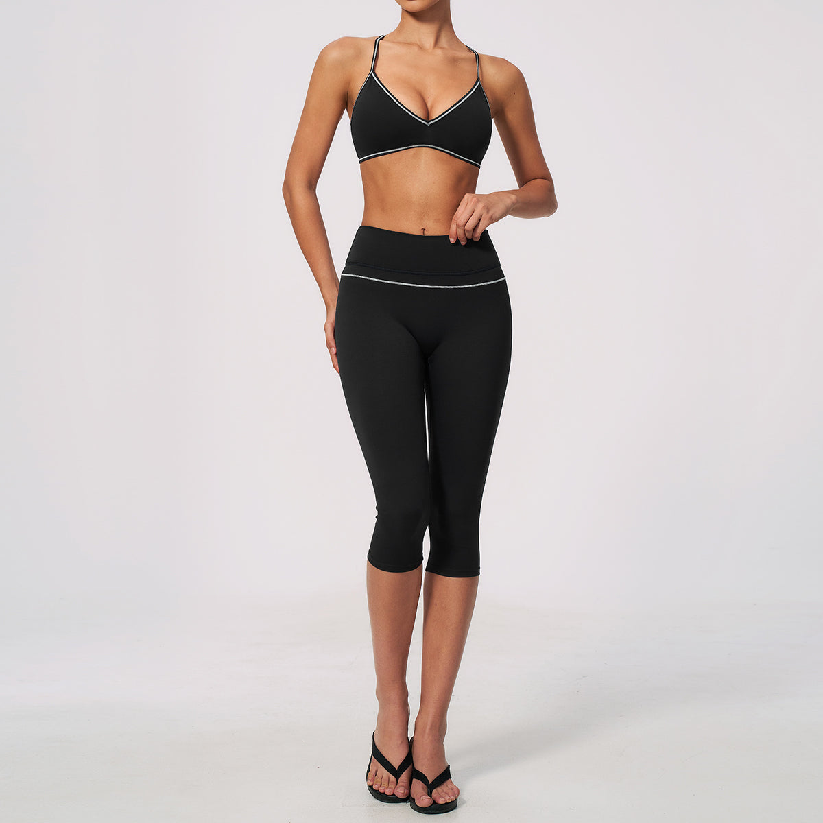 Wholesale Contrast Open-Back Workout Set | High-Waist Capri Gym Wear 9615 | fouregg