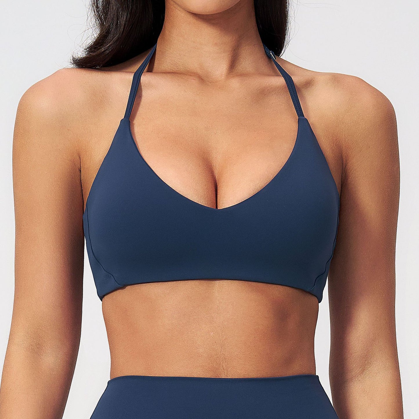 12/2025 Sujetador de yoga cepillado con cuello halter espalda abierta sujetador deportivo ajustado top deportivo para correr y fitness 5529
