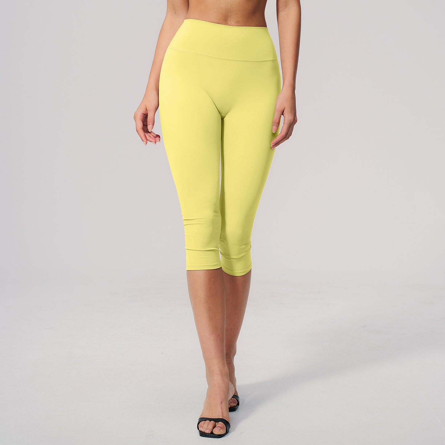 01/2026 Nuevo estilo de pantalón capri de yoga de talle medio con efecto cepillado, cintura alta y ajuste ceñido para estilizar la figura. Perfecto para hacer ejercicio, actividades al aire libre y fitness. Talla de mujer 5529.