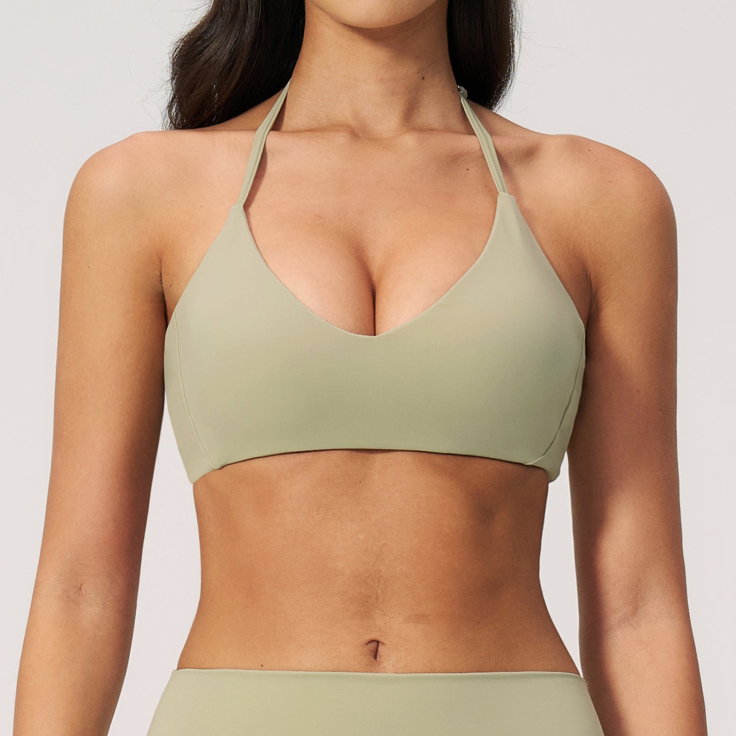 12/2025 Sujetador de yoga cepillado con cuello halter espalda abierta sujetador deportivo ajustado top deportivo para correr y fitness 5529