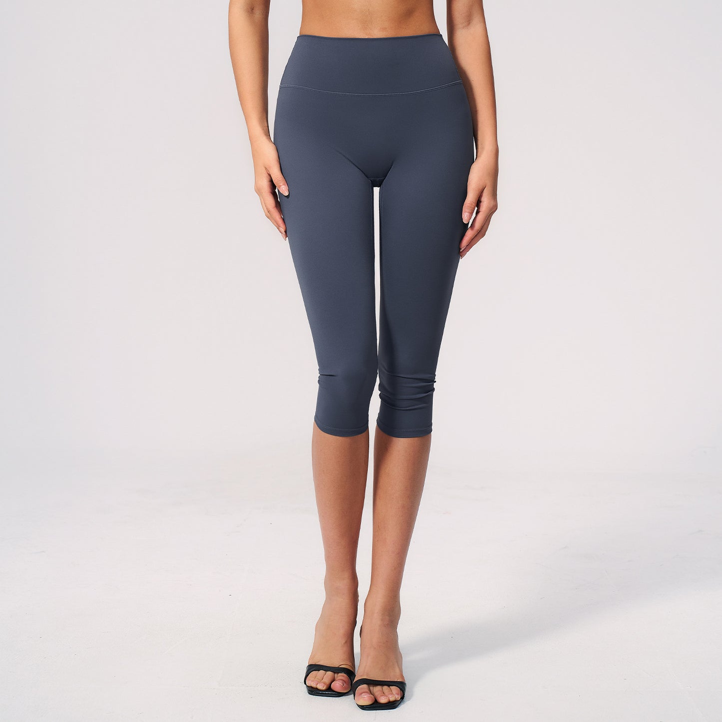 01/2026 Nuevo estilo de pantalón capri de yoga de talle medio con efecto cepillado, cintura alta y ajuste ceñido para estilizar la figura. Perfecto para hacer ejercicio, actividades al aire libre y fitness. Talla de mujer 5529.