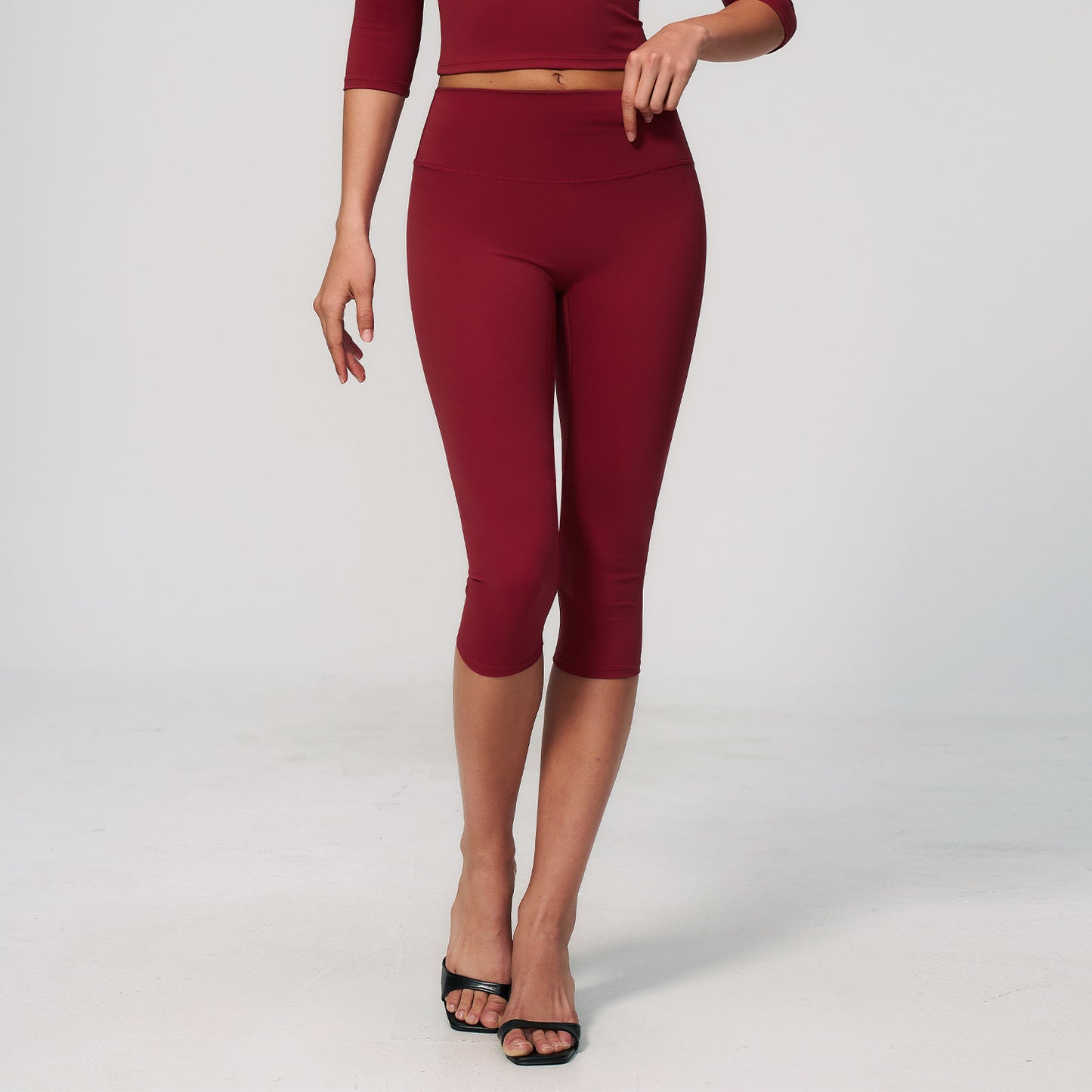 01/2026 Nuevo estilo de pantalón capri de yoga de talle medio con efecto cepillado, cintura alta y ajuste ceñido para estilizar la figura. Perfecto para hacer ejercicio, actividades al aire libre y fitness. Talla de mujer 5529.