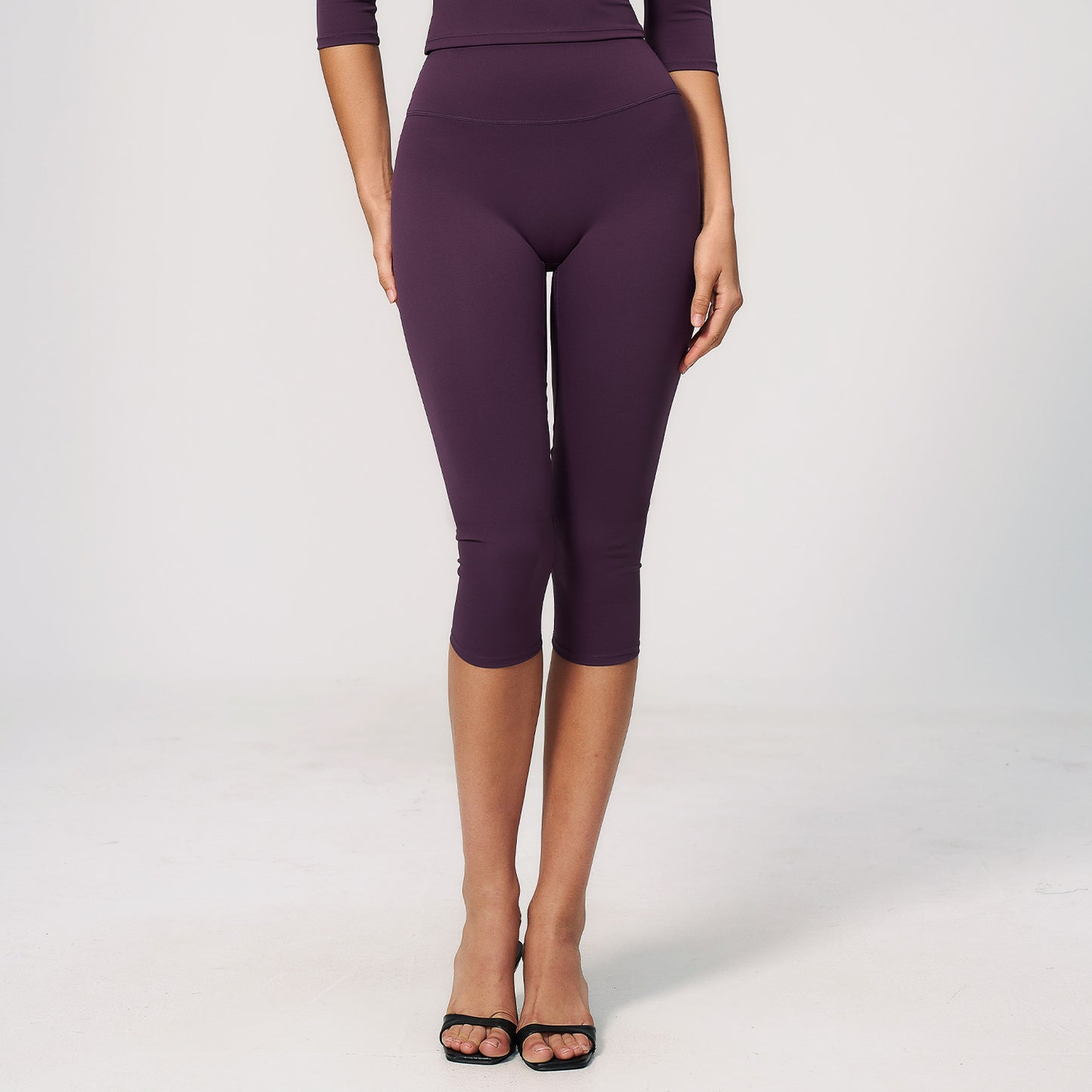 01/2026 Nuevo estilo de pantalón capri de yoga de talle medio con efecto cepillado, cintura alta y ajuste ceñido para estilizar la figura. Perfecto para hacer ejercicio, actividades al aire libre y fitness. Talla de mujer 5529.