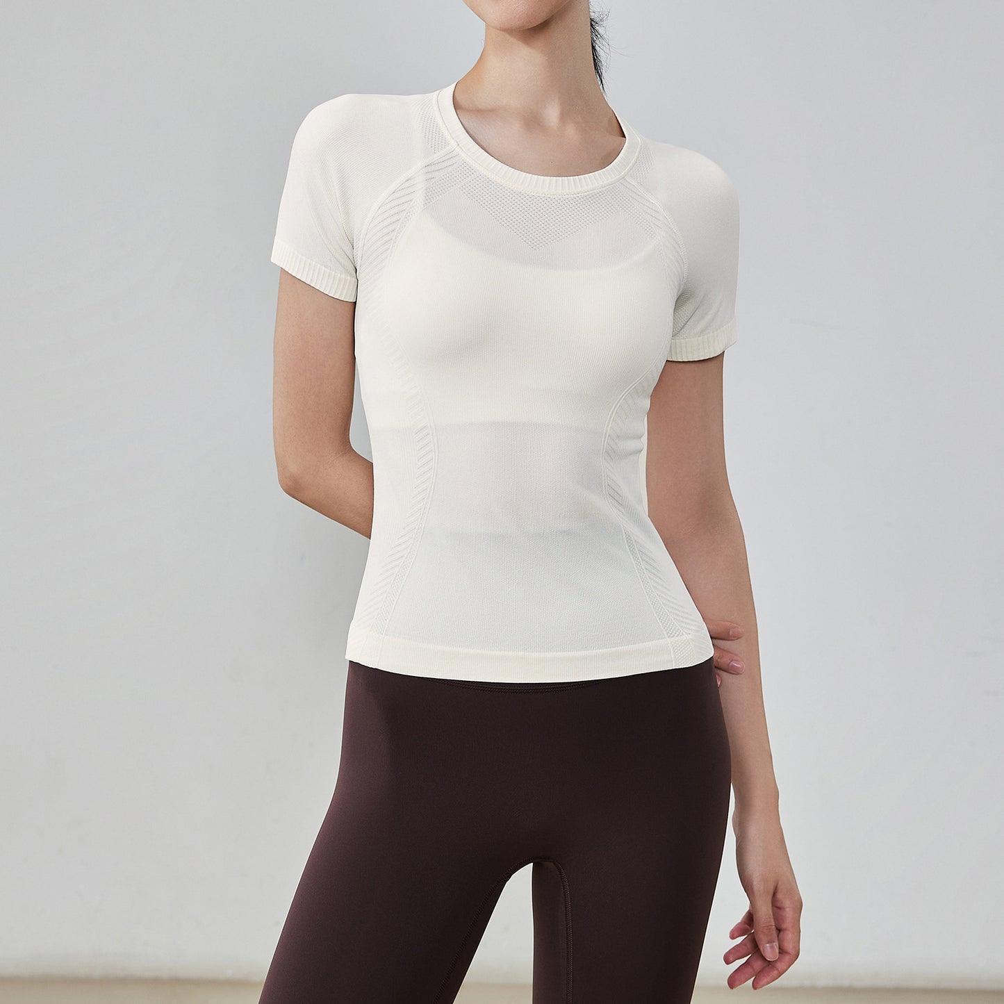 06/2025 Camiseta de yoga entallada de brocado completo para mujer, top deportivo transpirable de verano de manga corta para correr y fitness, ropa de yoga sin costuras absorbente del sudor